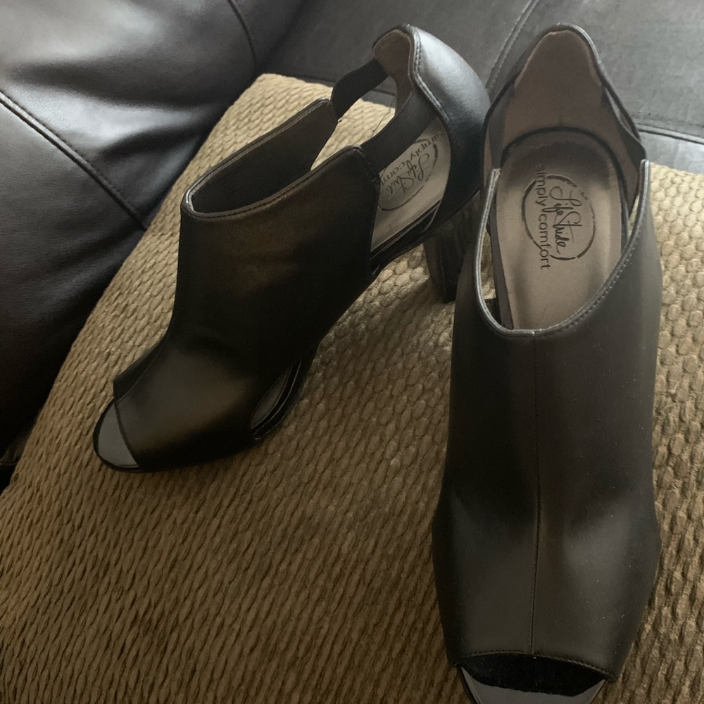 Black shoes